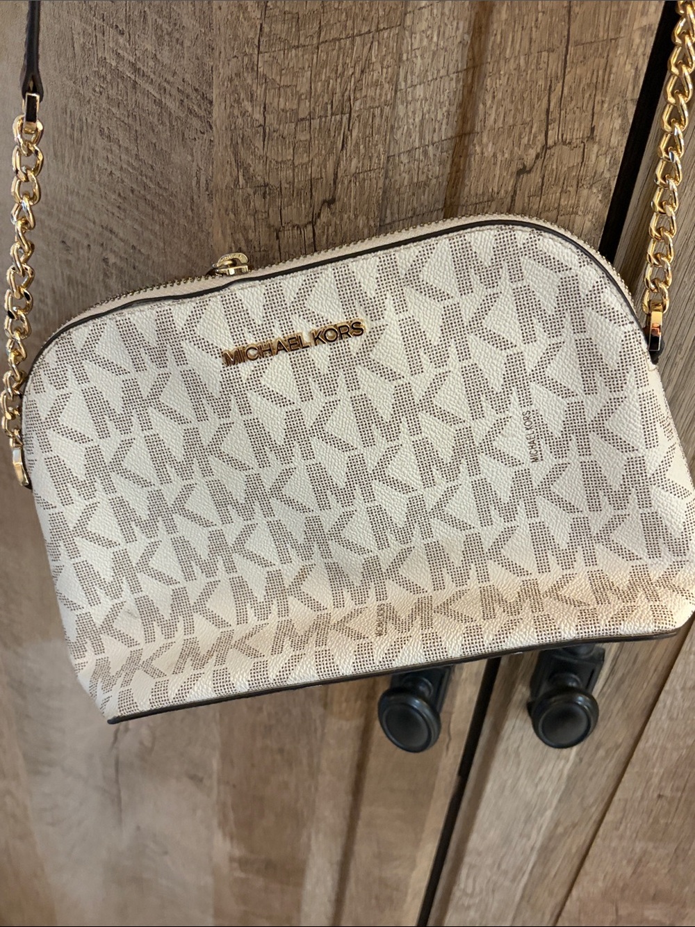 Michael Kors Cindy dome Cream & Beige MK Logo Crossbody Gold Chain Leather - Picture 12 of 12